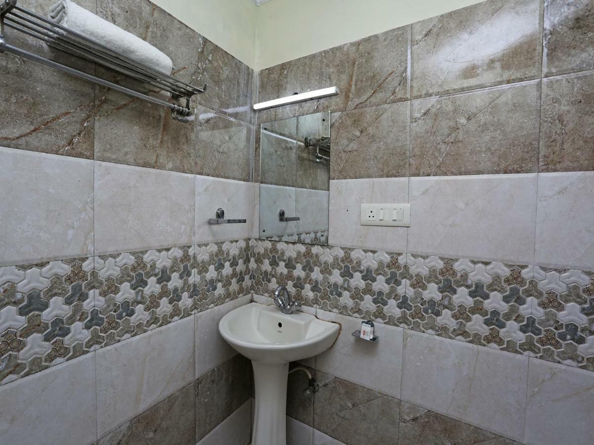 Oyo 27002 Hsr Ram Bazaar Hotell Shimla Eksteriør bilde