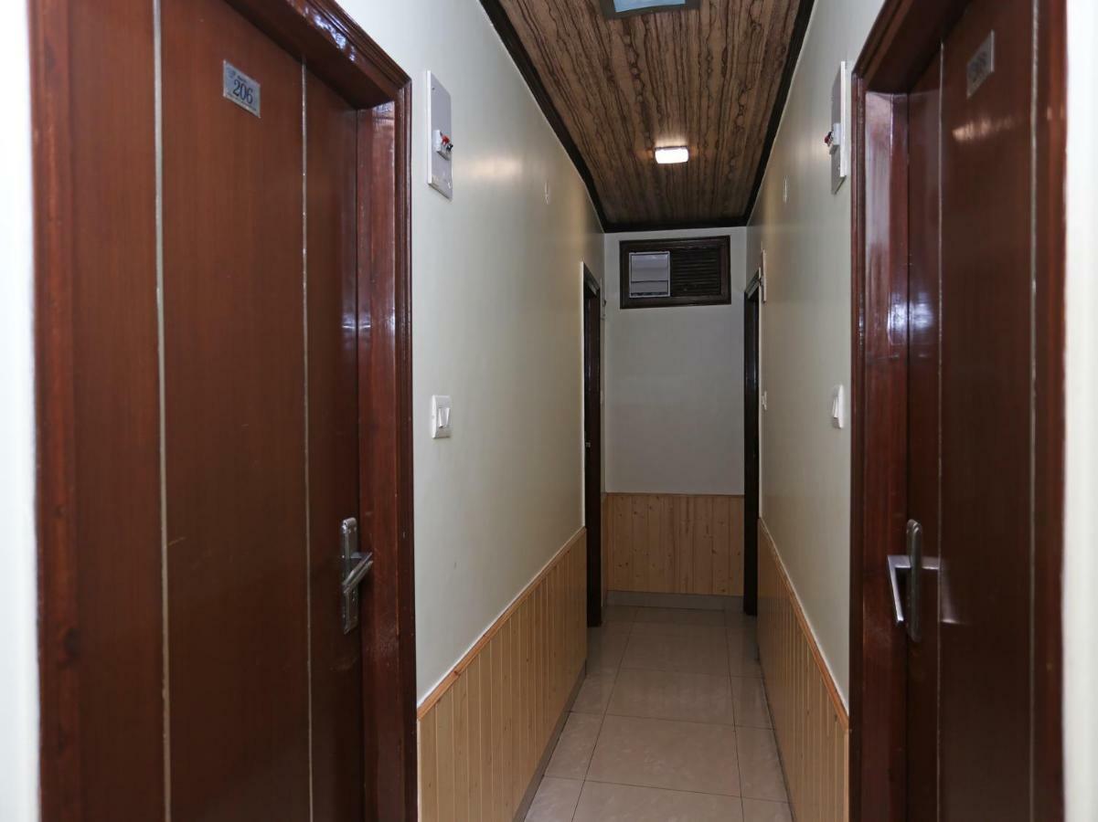 Oyo 27002 Hsr Ram Bazaar Hotell Shimla Eksteriør bilde